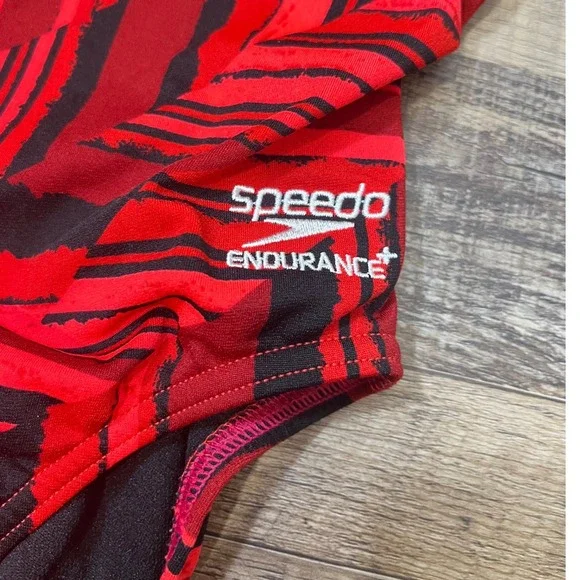 Speedo Endurance+ Angles Free Back One Piece Swimsuit Red Black Chevron Size 28 - Picture 4 of 10